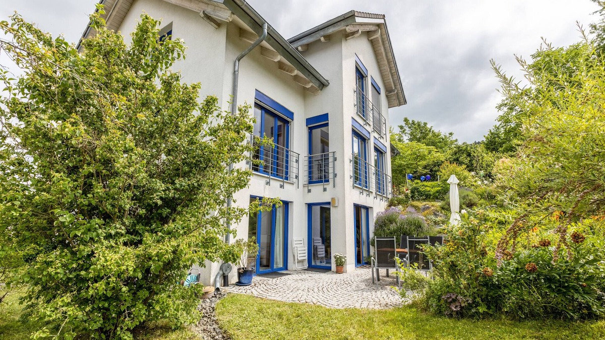 Denkingen Apartment | Apartment "Geräumige Ferienwohnung mit Garten" with Mountain View & Wi-Fi