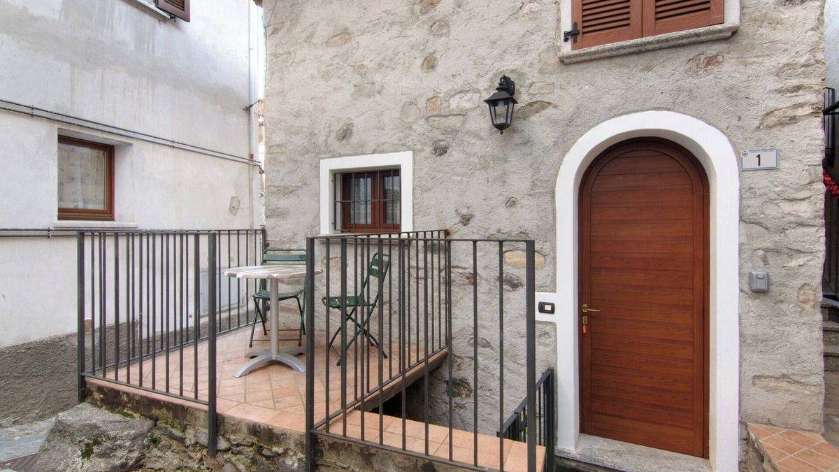 Gera Lario Apartment | Apartment 'Gera Holiday' with Private Terrace and Wi-Fi
