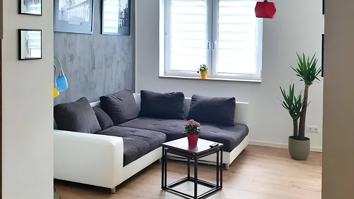 Dohna Apartment | Apartment 'Geräumige Moderne 3 Raumwohnung' with Shared Terrace and Wi-Fi