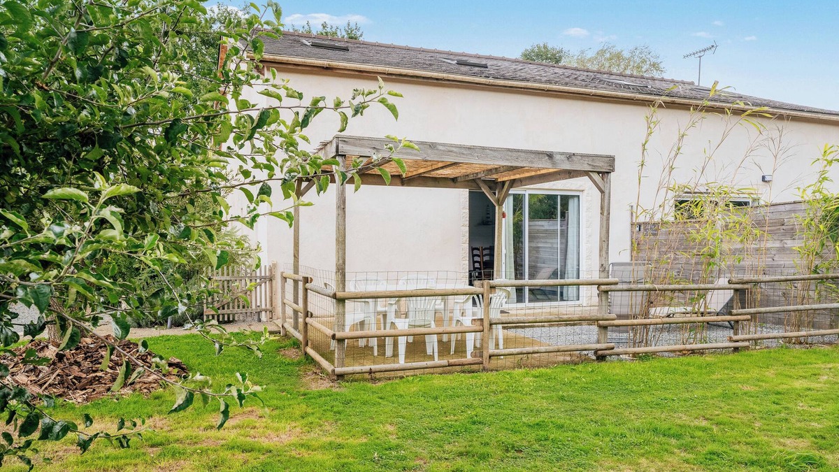 Merdrignac House | Apartment 'Gite La Pommeraie' with Private Terrace