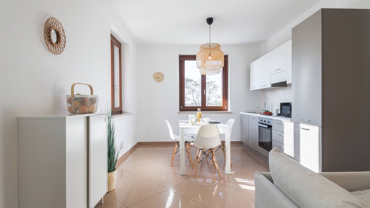 Sommacampagna Apartment | Apartment 'Glicine' with Shared Garden, Wi-Fi and Air Conditioning