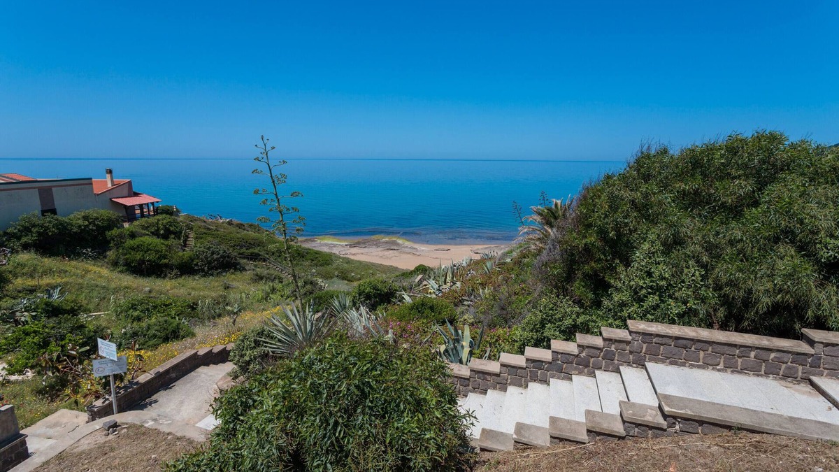 Porto Alabe Apartment | Apartment 'Gradinata Sul Mare' with Wi-Fi and Air Conditioning