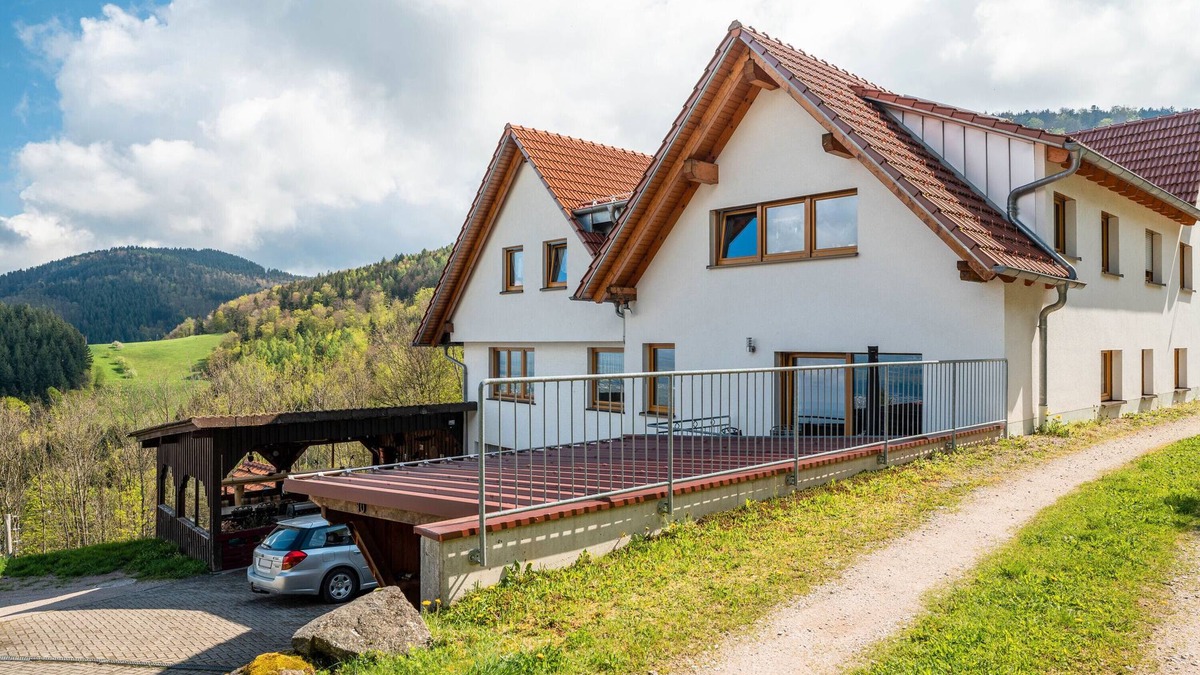 Lauf Apartment | Apartment 'Graf' with Shared Garden, Balcony and Wi-Fi