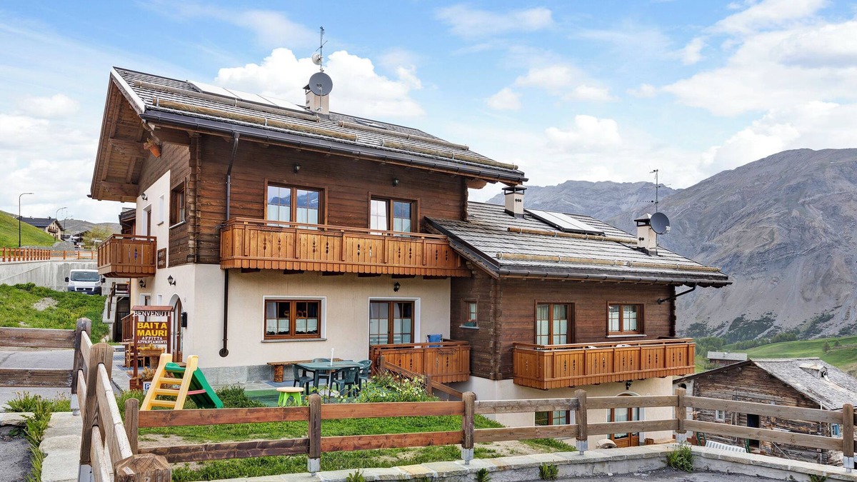 Sant'Anna Apartment | Apartment 'Greta Baita Mauri' with Balcony & Wi-Fi