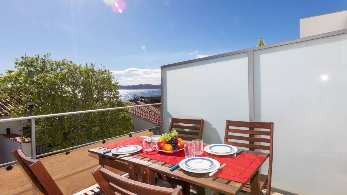 Llanca Apartment | Apartment Grifeu by Interhome