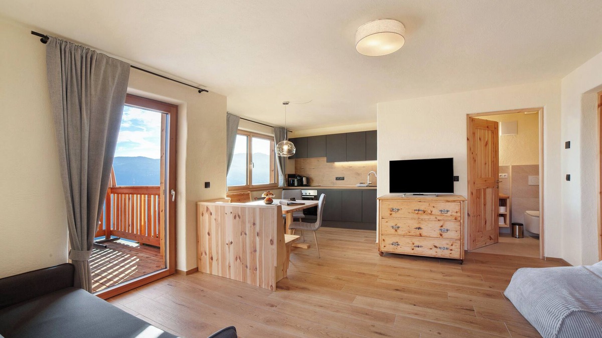 Lagundo Apartment | Apartment 'Grillentol Hauserhof' with Mountain View, Shared Garden and Wi-Fi
