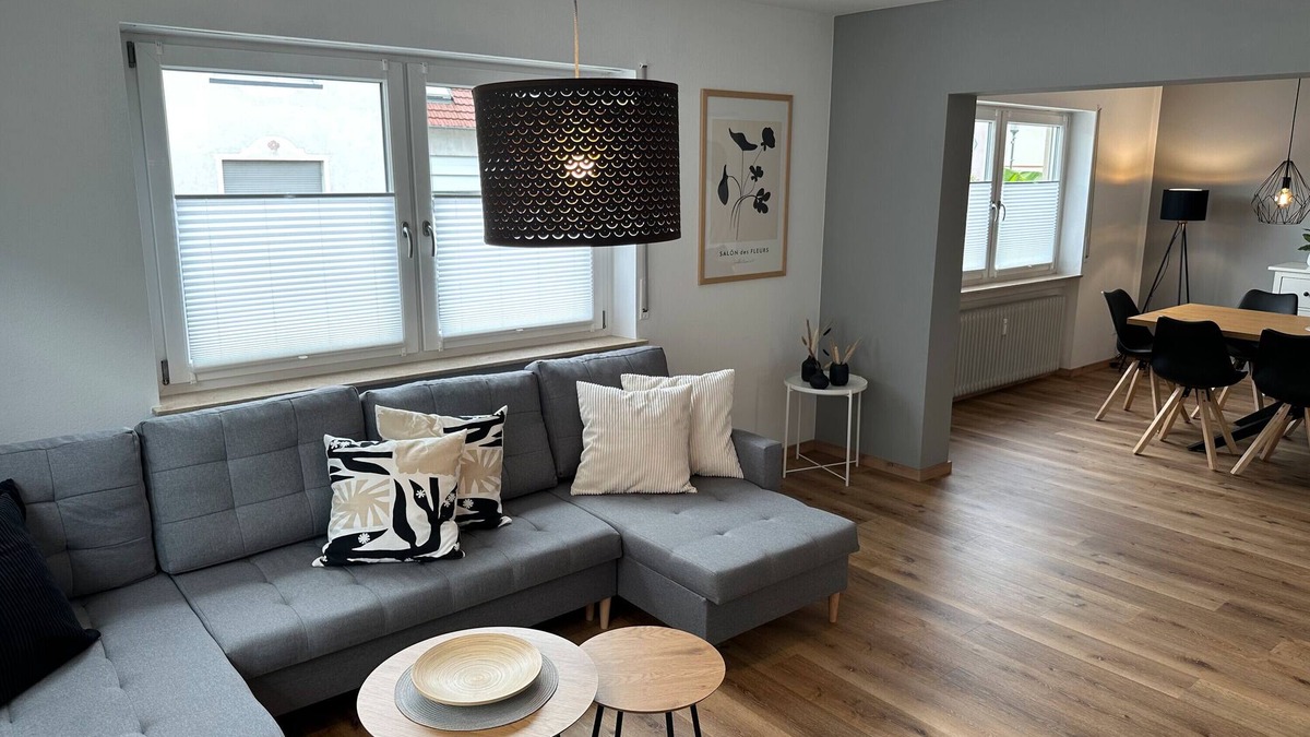 Urloffen Apartment | Apartment 'Groß' with Shared Garden, Balcony and Wi-Fi