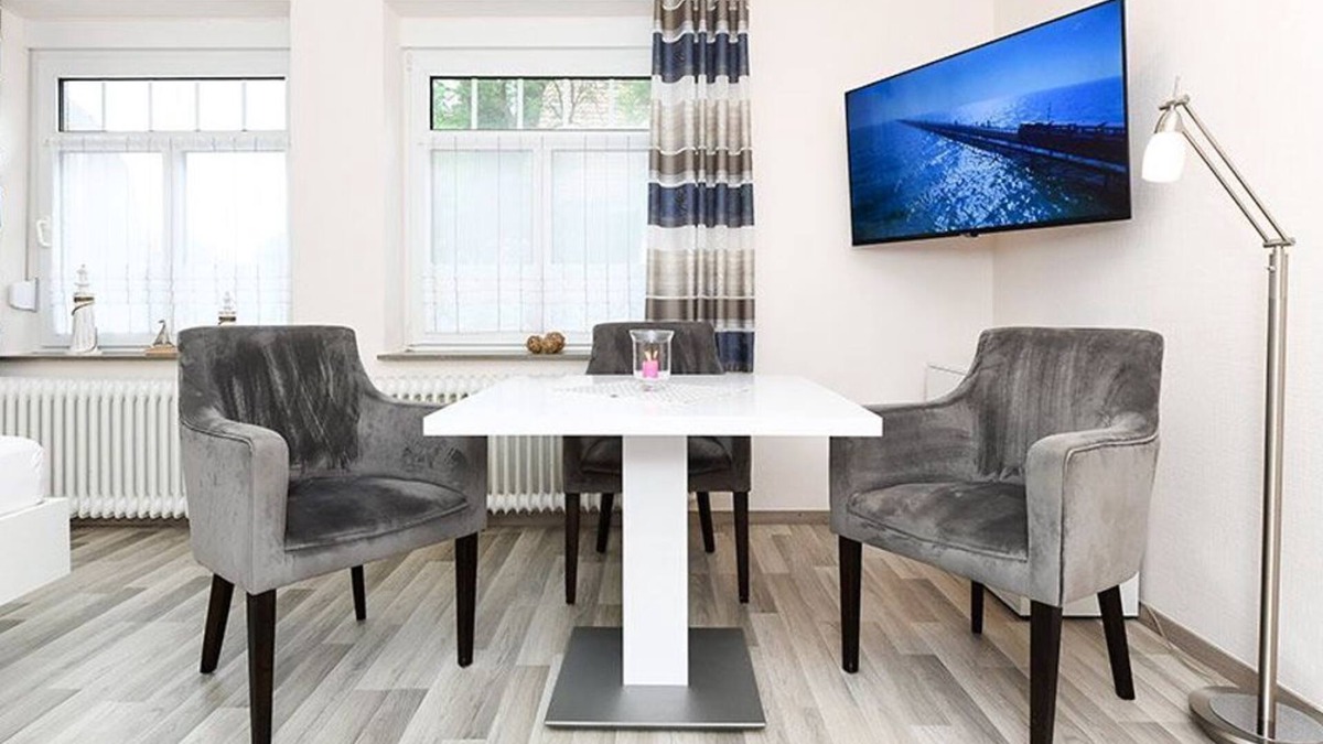 Werdum Apartment | Apartment Ground floor - castle restaurant