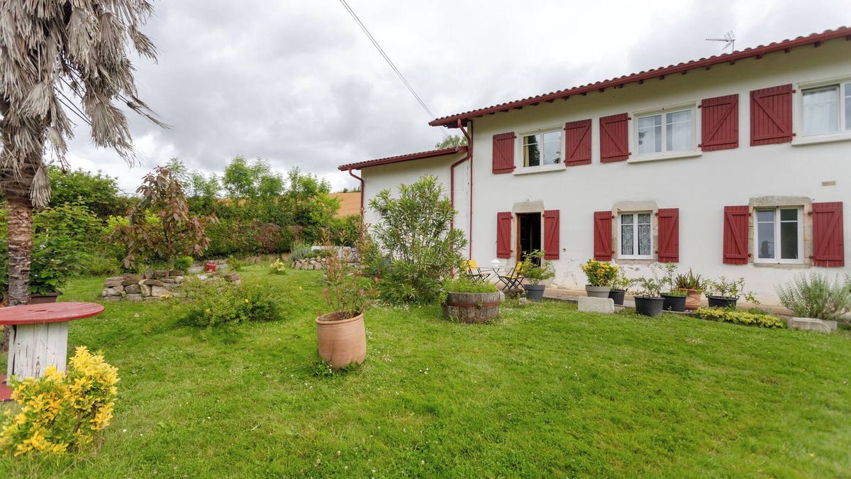 Guiche Apartment | Apartment 'Gte Oihana Class 3 Au Coeur Du Pays' with Private Terrace, Private Garden and Wi-Fi