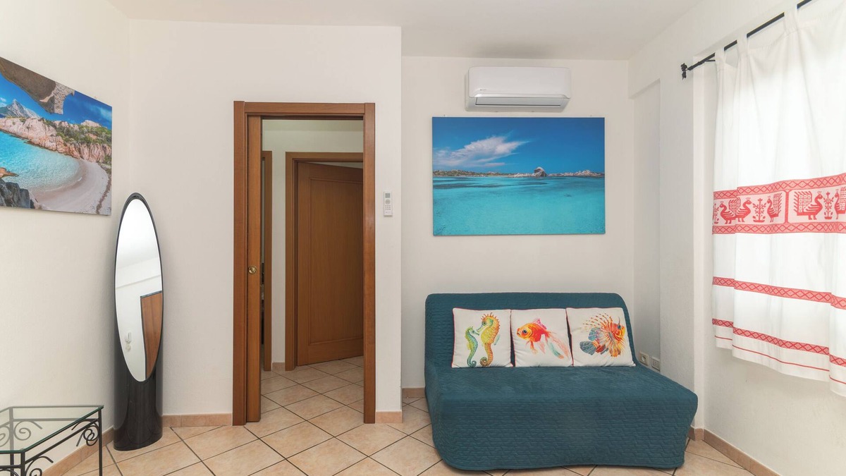 Olbia City Centre Apartment | Apartment 'Guest House Via Acquedotto Romano' with Wi-Fi and Air Conditioning