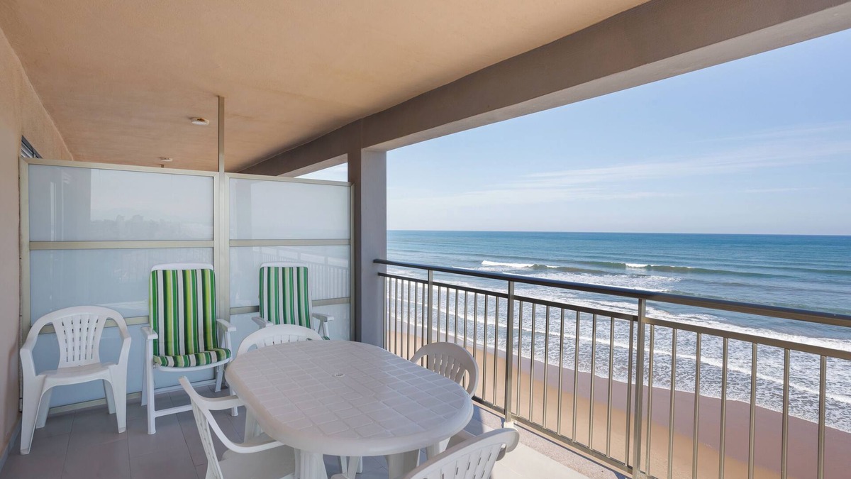 Plaza De La Costera Apartment | Apartment 'Guillem' with Sea View, Shared Terrace and Wi-Fi