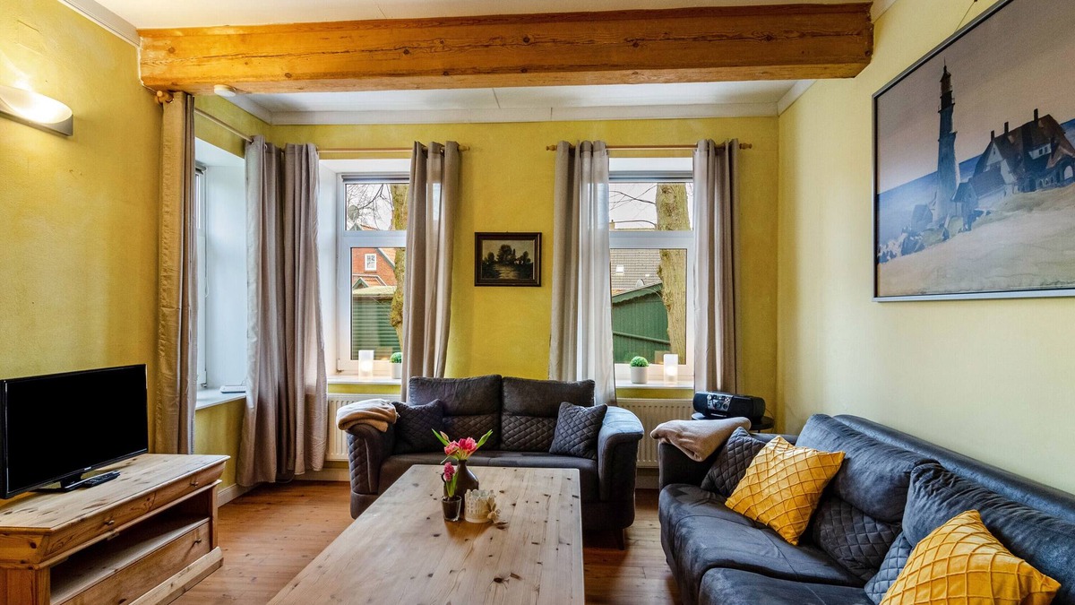 Oldersum Apartment | Apartment 'Gulfhof Oldersum Erdgeschoss' with Shared Terrace, Shared Garden and Wi-Fi