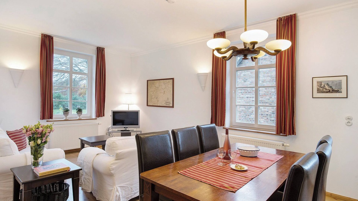 Gingst Apartment | Apartment 'Gut Rattelvitz - Parterre West' with Lake View, Private Terrace and Wi-Fi