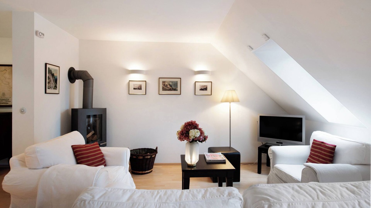 Gingst Apartment | Apartment 'Gut Rattelvitz - Galerie Ost' with Sea View, Private Terrace and Wi-Fi