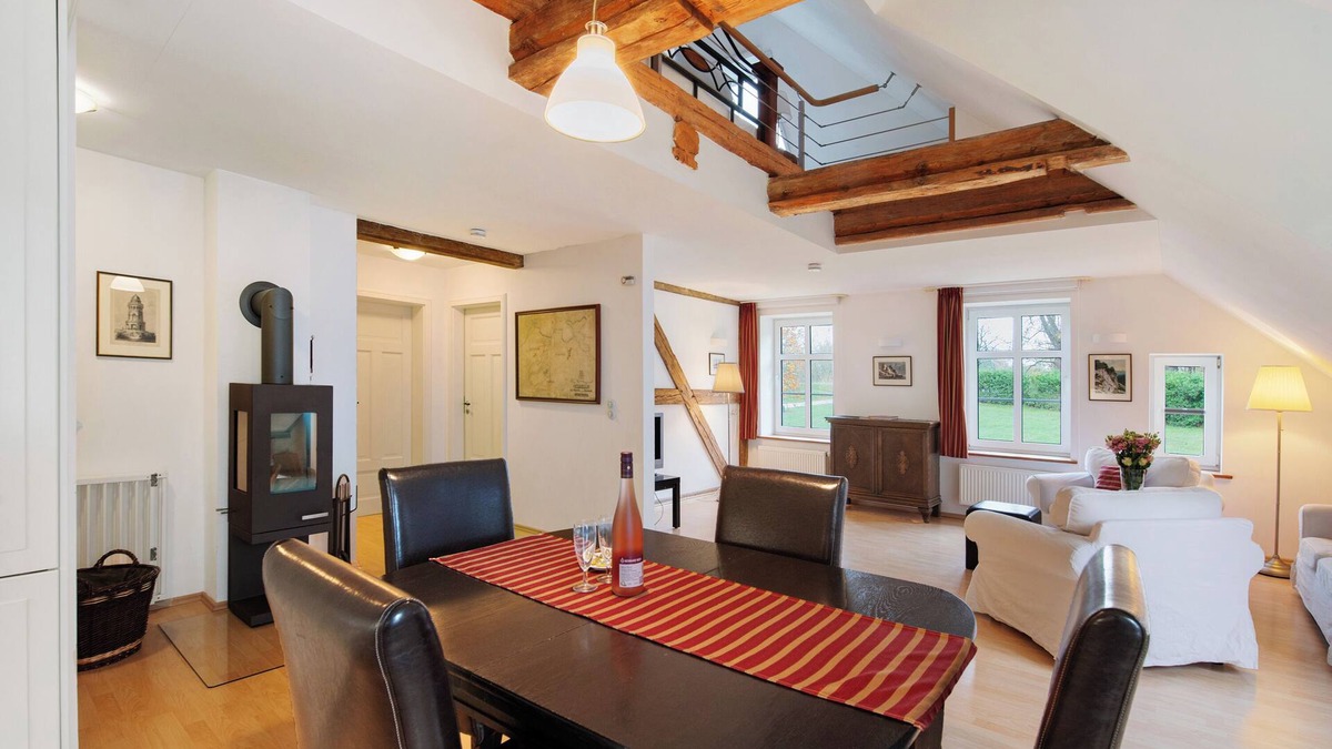 Gingst Apartment | Apartment 'Gut Rattelvitz - Galerie Mitte' with Sea View, Private Terrace and Wi-Fi