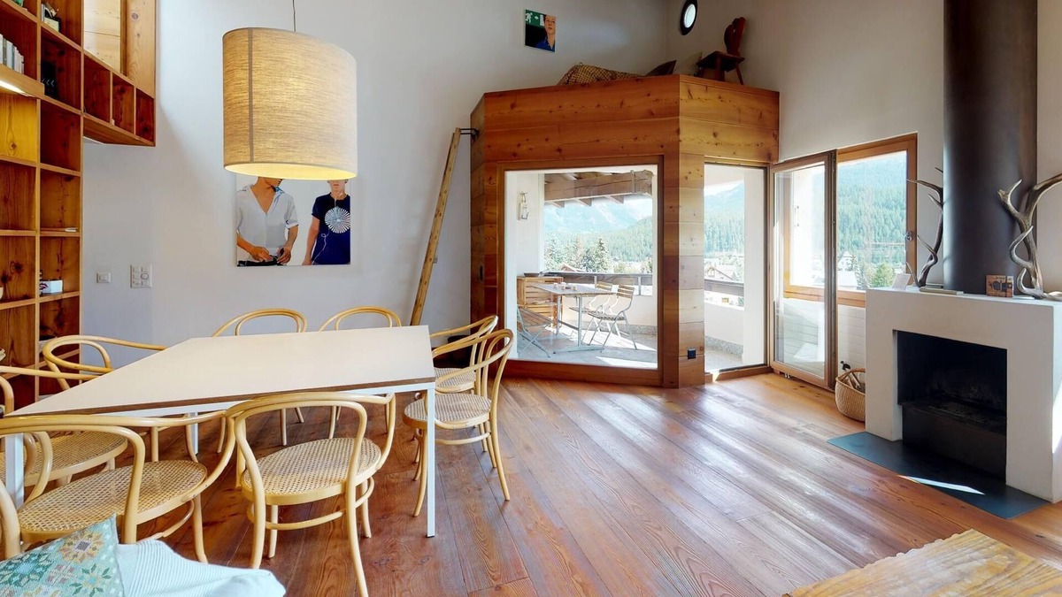 Celerina-Schlarigna Apartment | Apartment house on the hillside of Celerina.