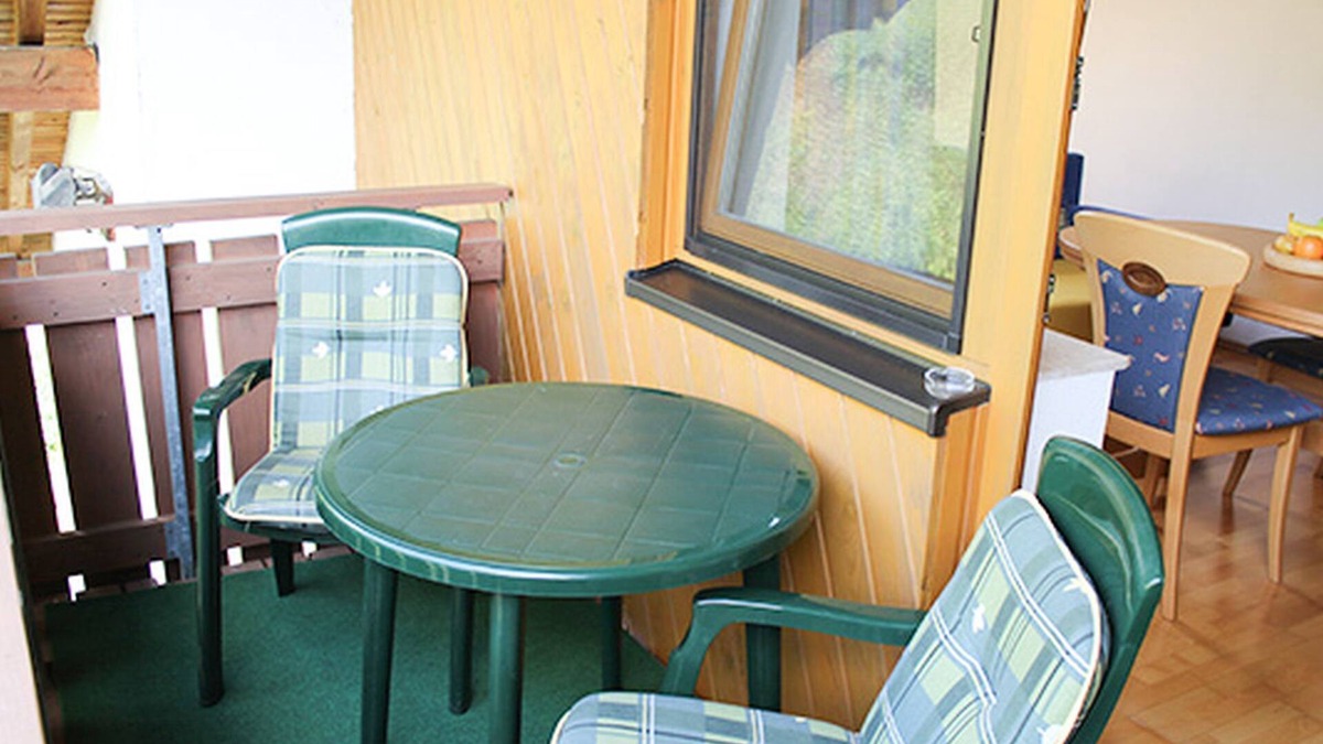Lonsee Apartment | Apartment 'H' with Balcony and Wi-Fi