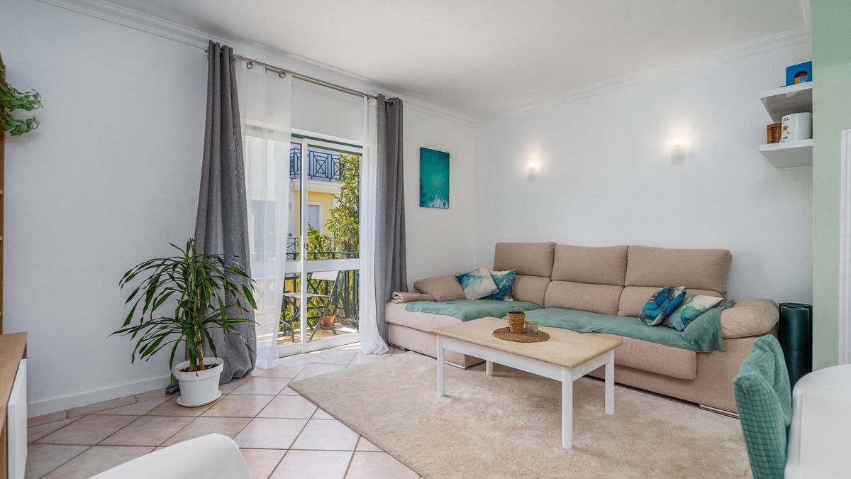Montes de Alvor Apartment | Apartment 'Harmony Home' with Balcony and Wi-Fi