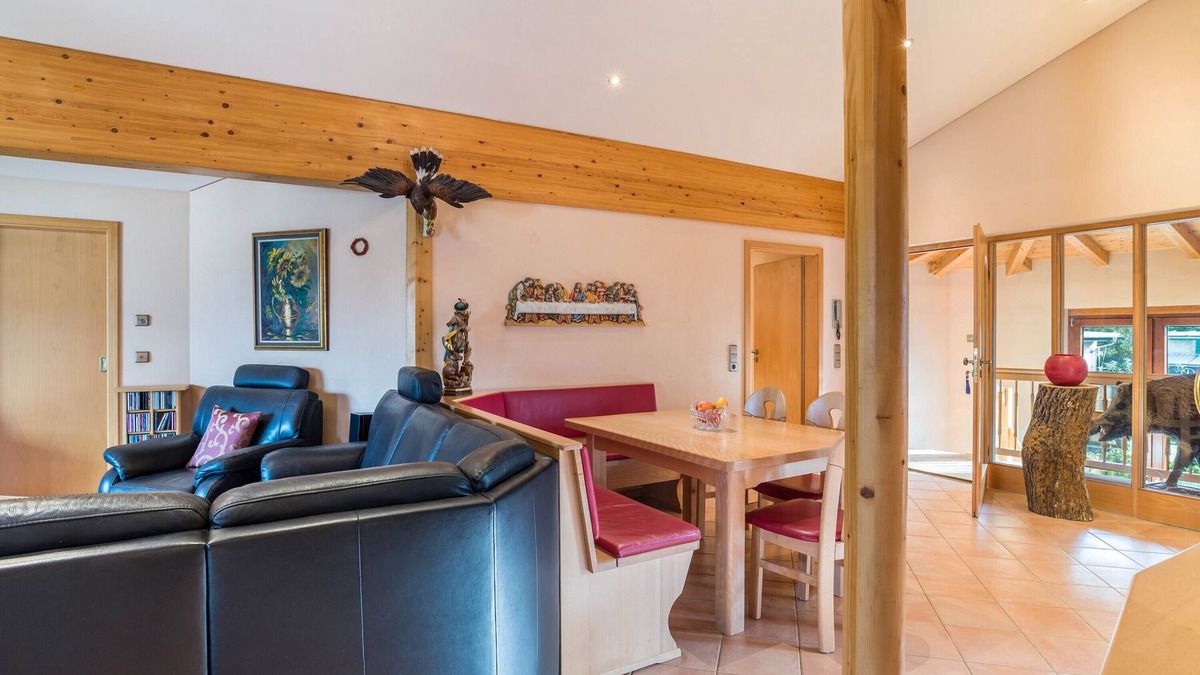 Lauf Apartment | Apartment 'Haus Am Bächel' with Balcony and Wi-Fi