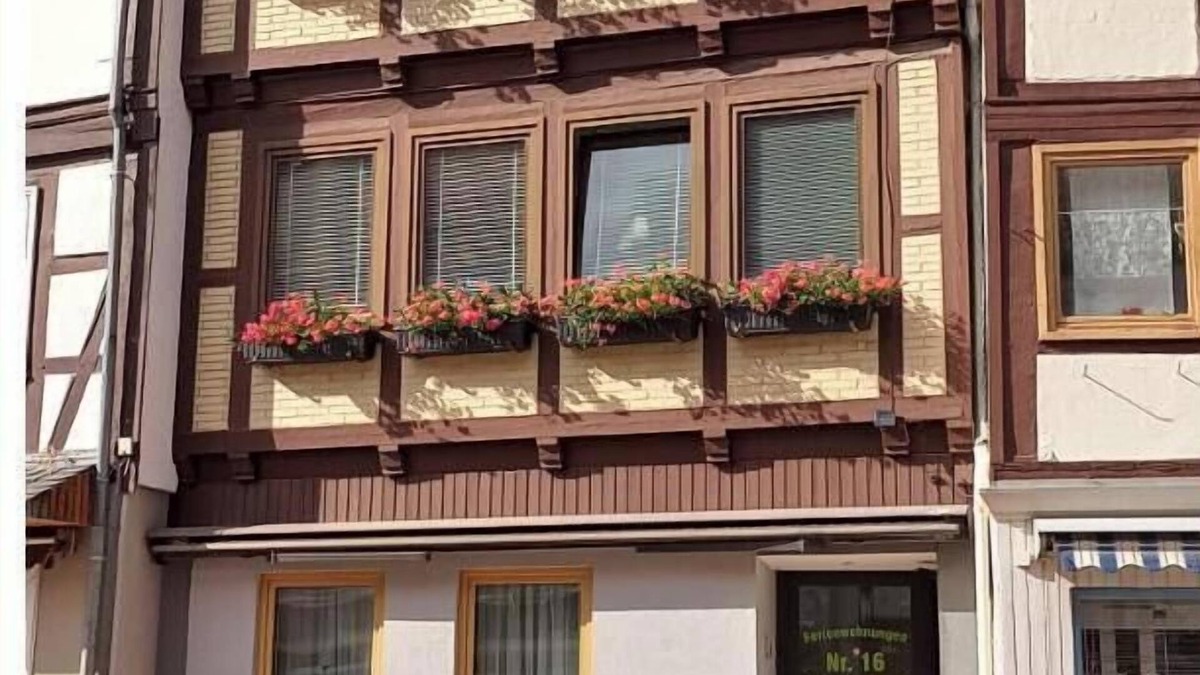Schoeningen Apartment | Apartment 'Haus Am Markt 2' with Wi-Fi