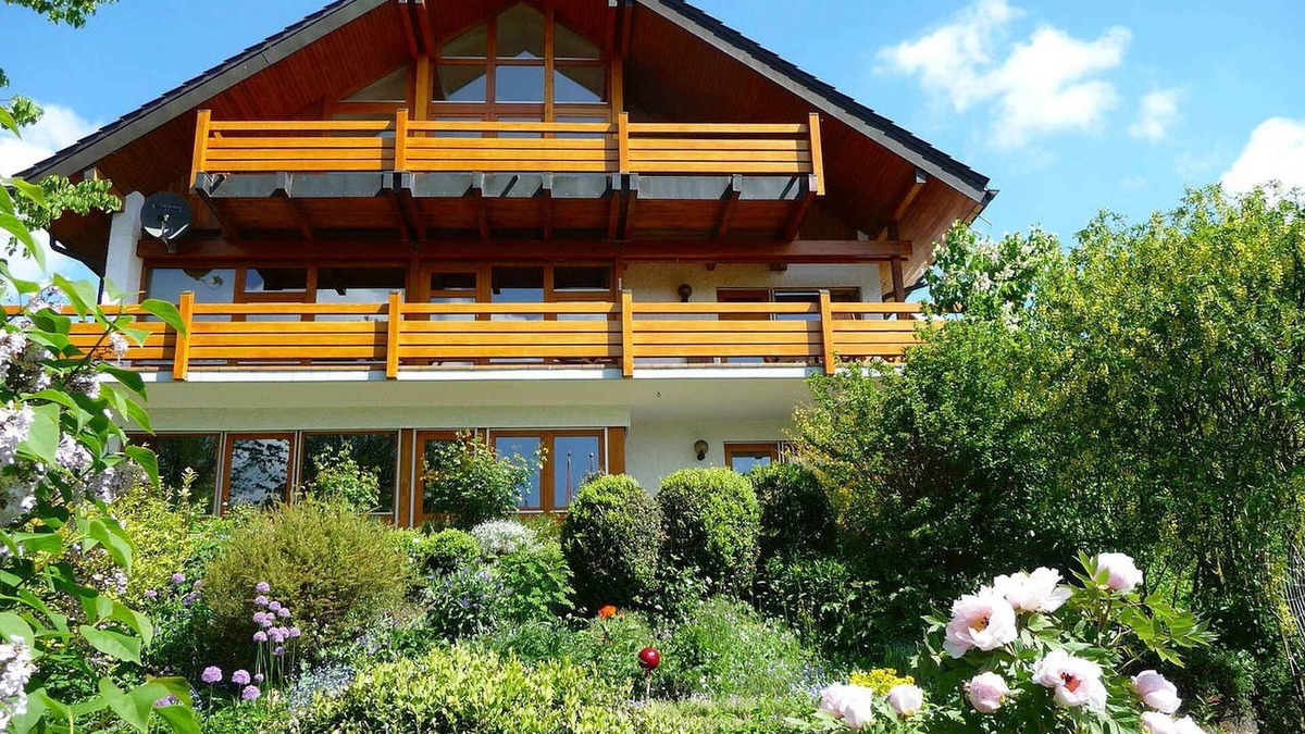 Illmensee Apartment | Apartment 'Haus Am See' with Lake View, Private Terrace and Wi-Fi
