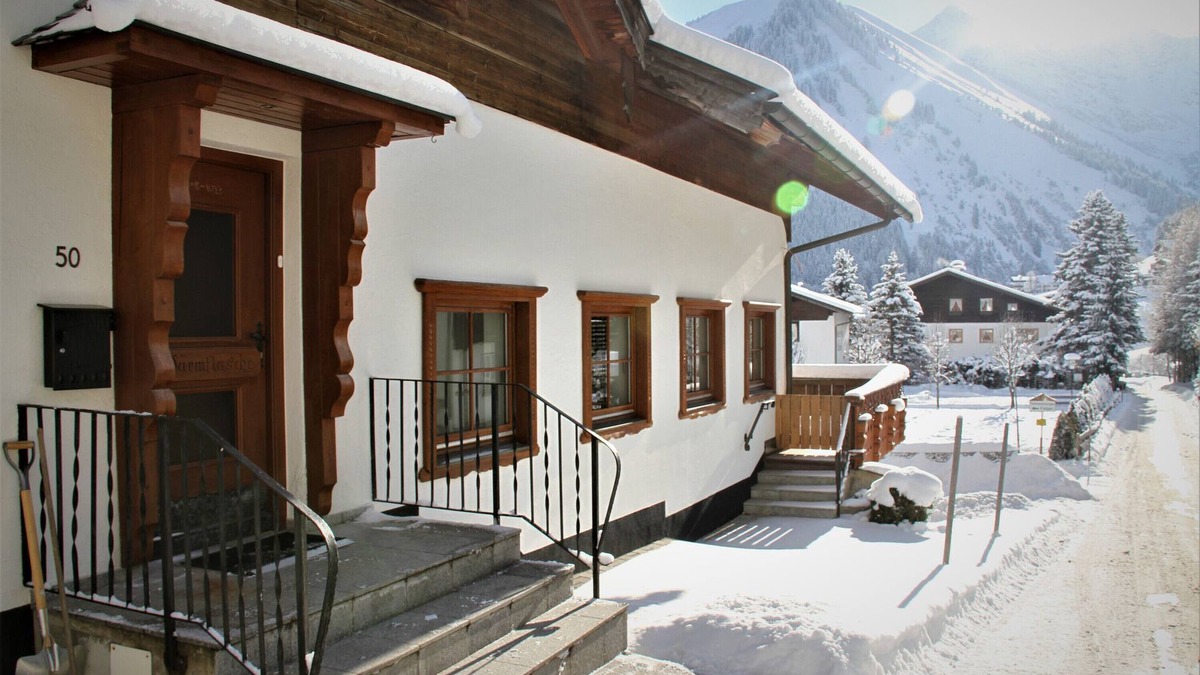 Berwang Apartment | Apartment 'Haus Berwang Bauernhaus' with Mountain View, Private Terrace and Wi-Fi