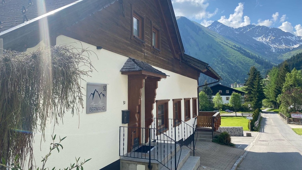 Berwang Apartment | Apartment 'Haus Berwang - Alpin' with Mountain View, Private Terrace and Wi-Fi