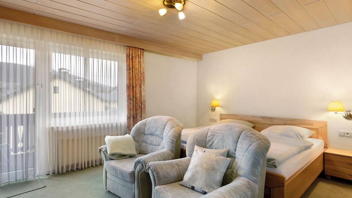 Stryck Apartment | Apartment 'Haus Erika - Ferienwohnung 2' with Shared Garden, Balcony and Wi-Fi