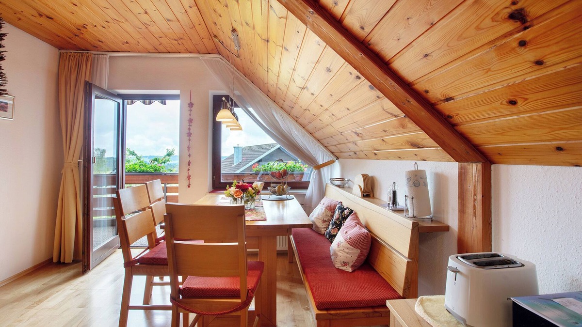 Weilheim Apartment | Apartment 'Haus Dorfschmiede' with Mountain View, Shared Garden and Wi-Fi