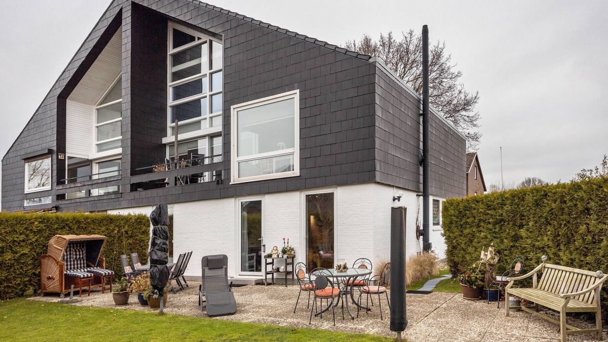 Brunsbuttel Apartment | Apartment 'Haus Erika' with Shared Terrace, Shared Garden and Wi-Fi