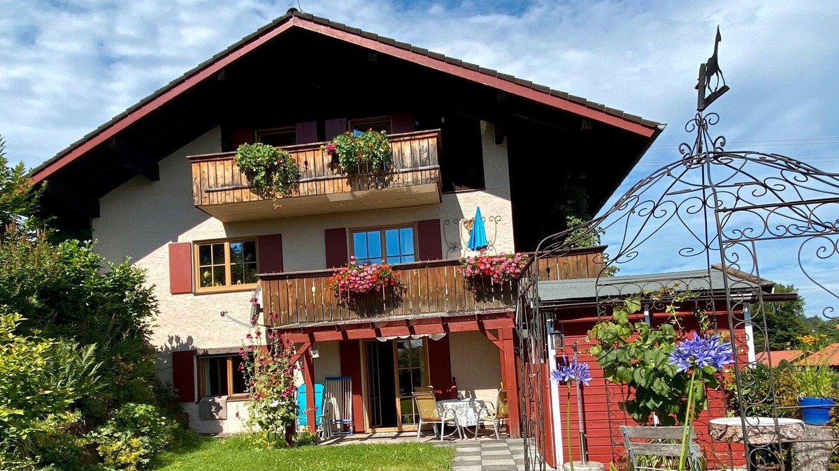Bad Kohlgrub Apartment | Apartment 'Haus im Oberland - Fewo Berg' with Mountain View, Balcony and Wi-Fi