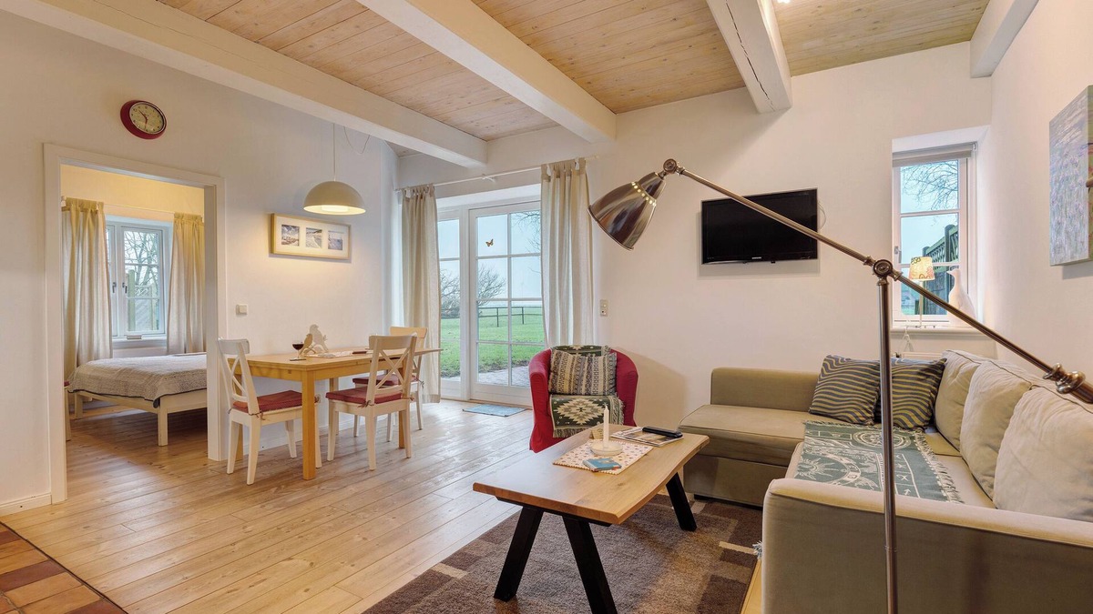 Hillgroven Apartment | Apartment 'Haus Mühlenhof 2' with Private Terrace, Shared Garden and Wi-Fi