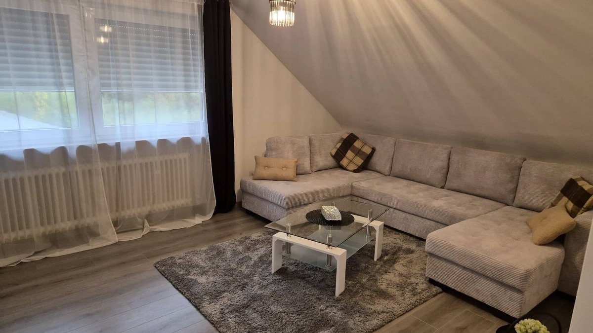 Neunkirchen Apartment | Apartment 'Haus Schmidt 4Zi Parknähe' with Balcony and Wi-Fi