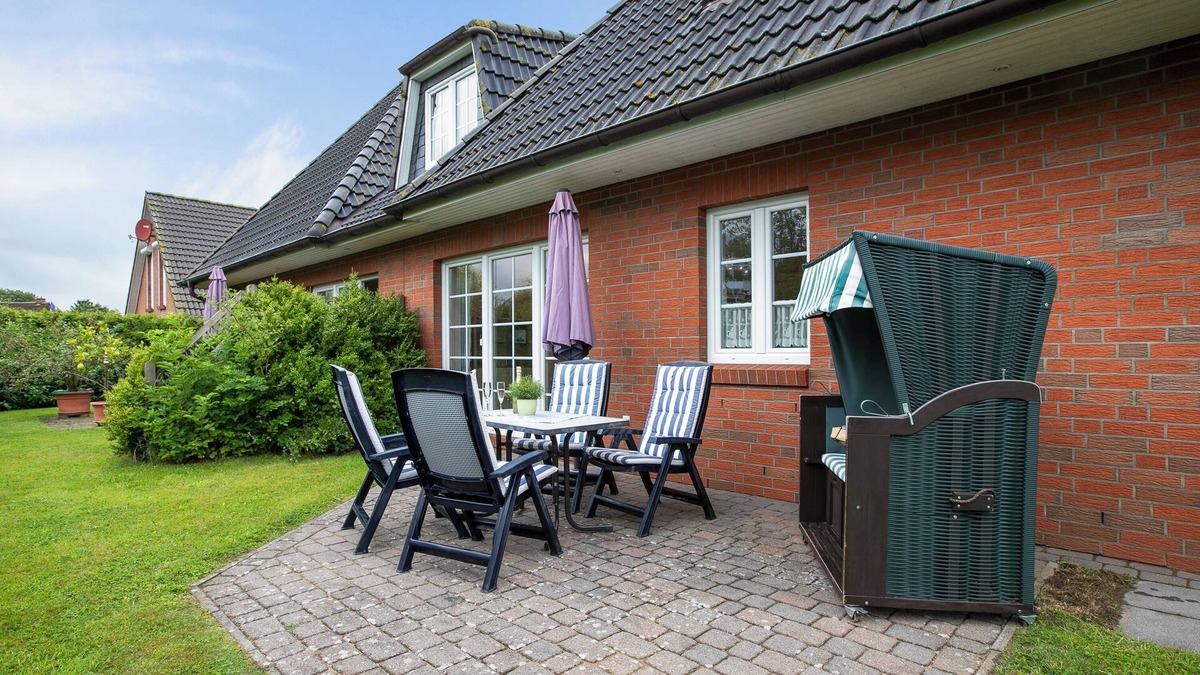 Suden Apartment | Apartment 'Haus Schwalbennest' with Private Terrace, Shared Garden and Wi-Fi