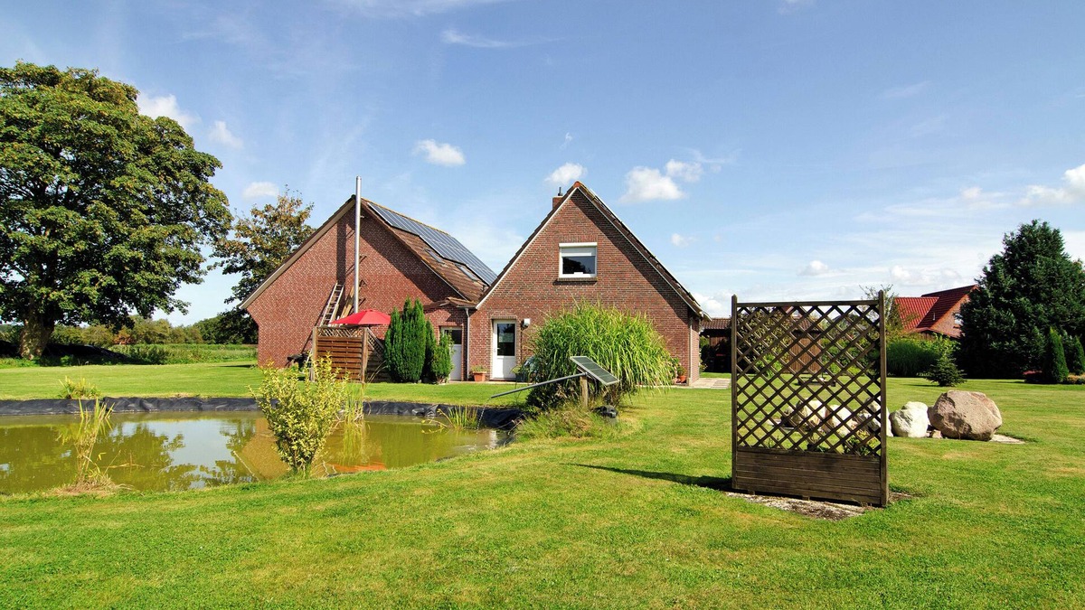 Moorweg Apartment | Apartment 'Haus Tucholski' with Private Terrace, Private Garden and Wi-Fi