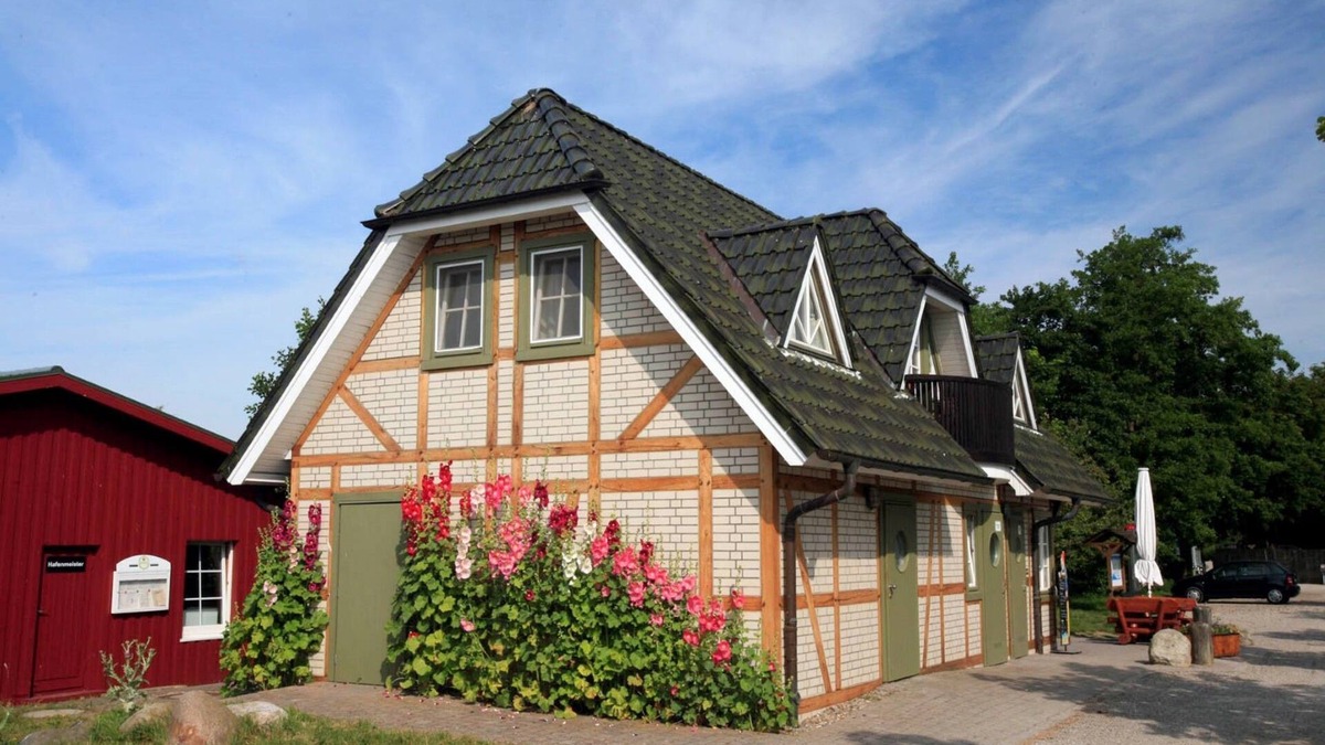 Althagen Apartment | Apartment "Hecht" - Smokehouse Ahrenshoop