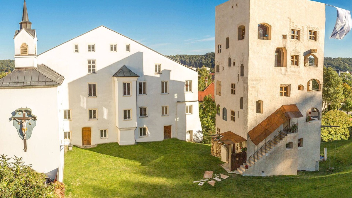 Trostberg Apartment | Apartment Herzogpalais in the tower of Schedling Castle near Lake Chiemsee