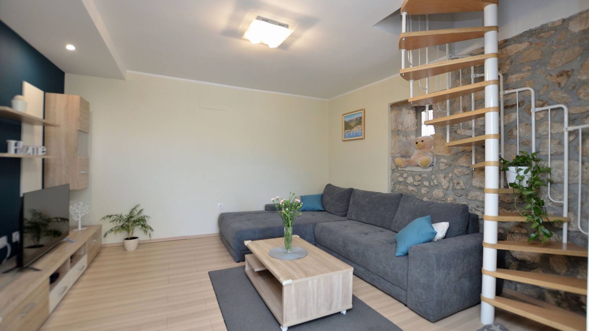 Sveta Jelena Apartment | Apartment Hill (94461-A1) - Sv.Jelena