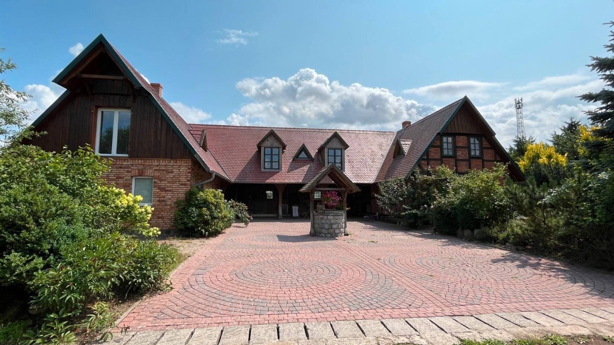 Verchen Apartment | Apartment 'Hof Verchen Nahe Kummerower See' with Private Terrace, Private Garden and Wi-Fi