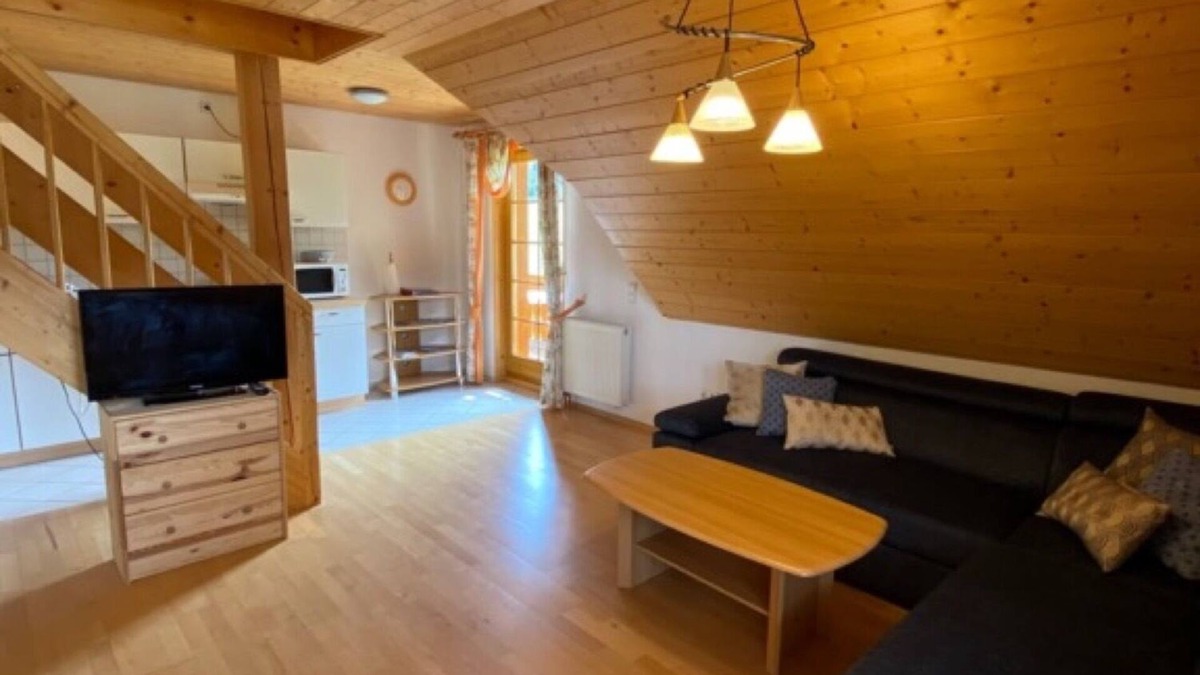 Schollach Apartment | Apartment 'Hofblick' with Shared Garden, Balcony and Wi-Fi