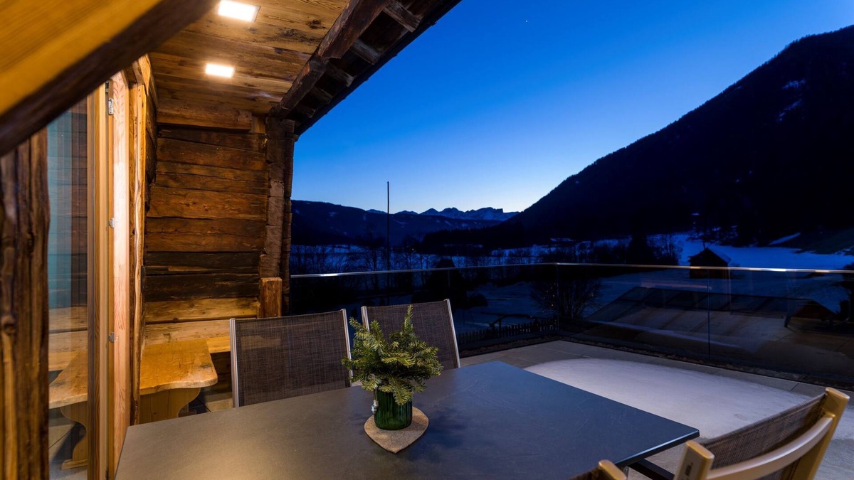 Prateria Apartment | Apartment “Hofchalet Berg - Örlerhof” with Mountain View, Wi-Fi, Jacuzzi, Sauna, Garden & Terrace
