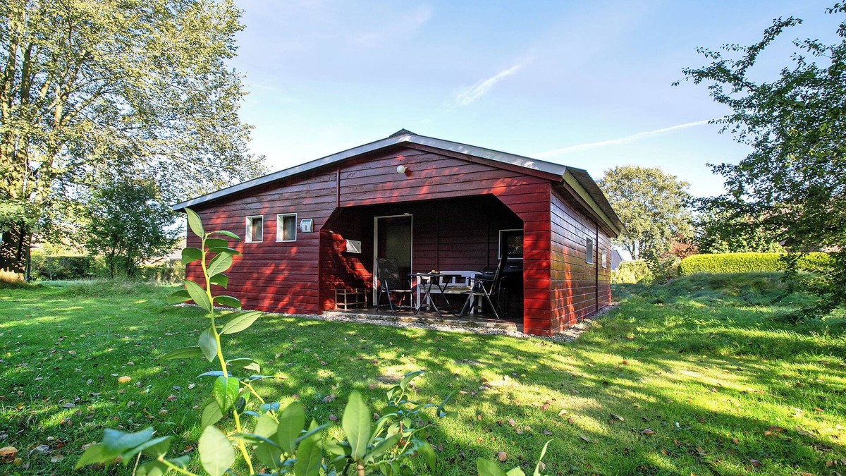Fedderingen House | Apartment 'Holzhaus Grimm' with Private Terrace and Wi-Fi