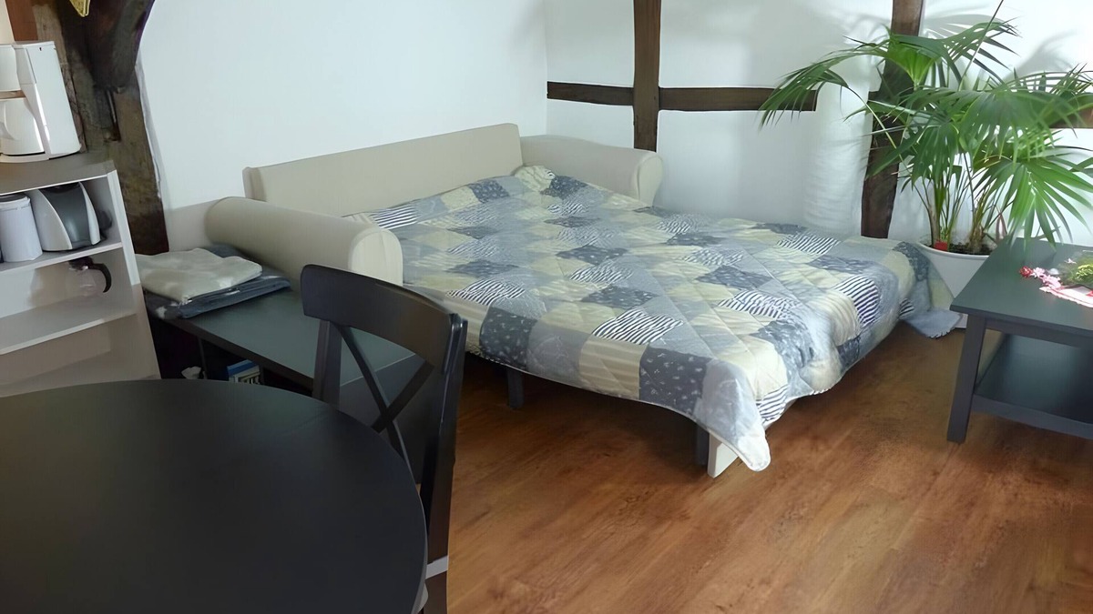 Homberg Apartment | Apartment 'Homberger Altstadt' with private terrace and Wi-Fi