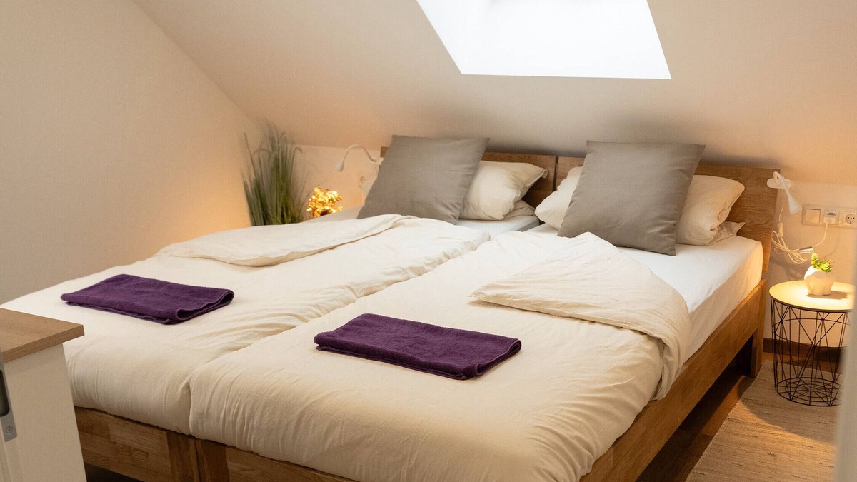 Rettenbach Apartment | Apartment 'Hopf' with Wi-Fi and Air Conditioning