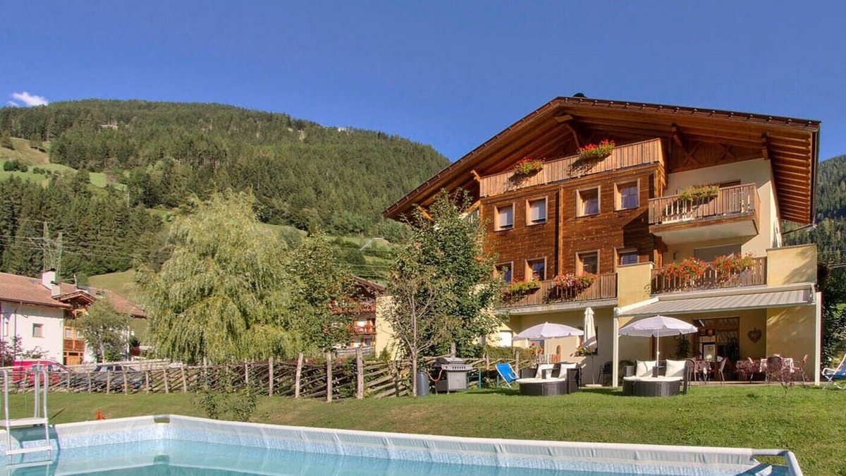 Pracupola Apartment | Apartment Hotel 'Naturresidenz Theistadl Apt 102' with Lake View, Garden & Wi-Fi
