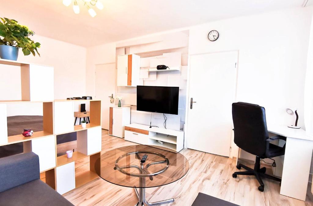 Sever Apartment | Apartment Hroncová, near city centre and park, quiet location