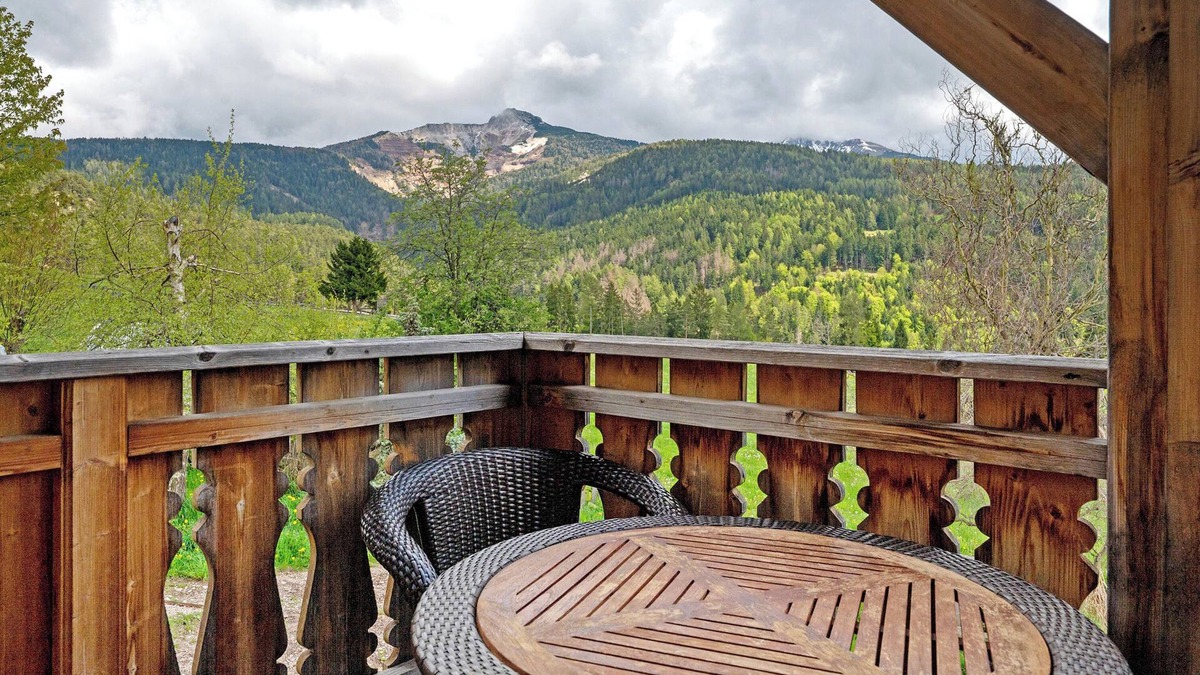Aldino Apartment | Apartment Huanzhof Schwarzhorn with Mountain View, Garden & Terrace