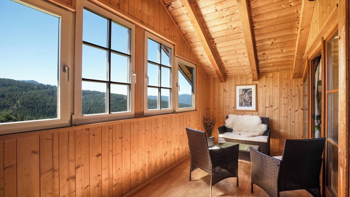 Aldino Apartment | Apartment "Huanzhof Weißhorn" with Mountain View, Garden & Terrace