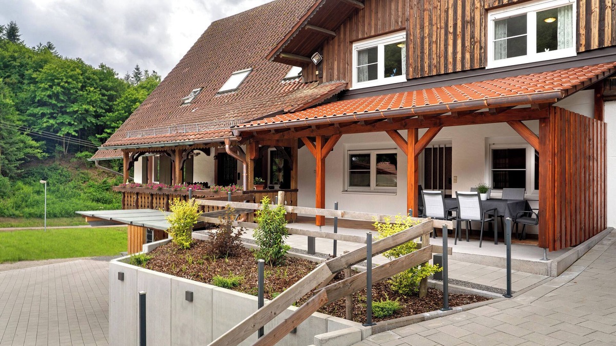 Ohlsbach Apartment | Apartment 'Huber' with Mountain View, Shared Pool and Wi-Fi