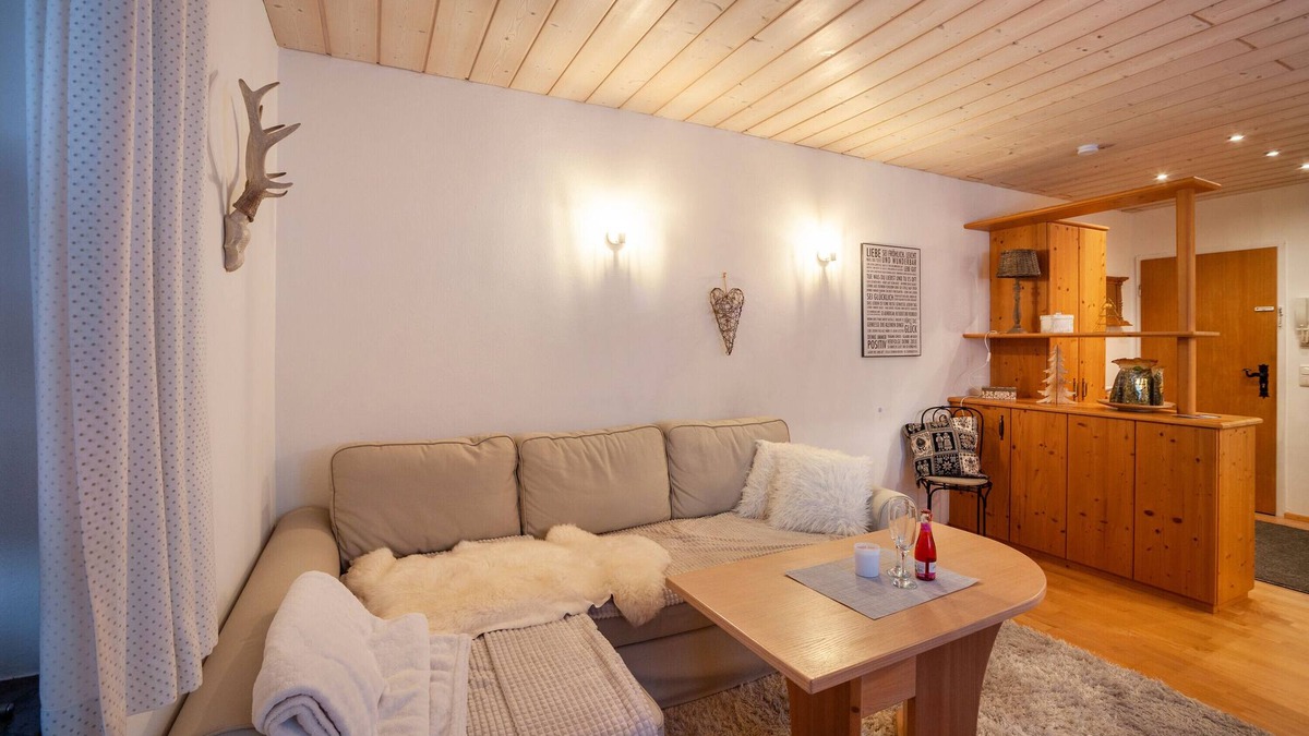 Urspring Apartment | Apartment 'In Urspring Am Lechstausee' with Mountain View, Shared Garden and Balcony